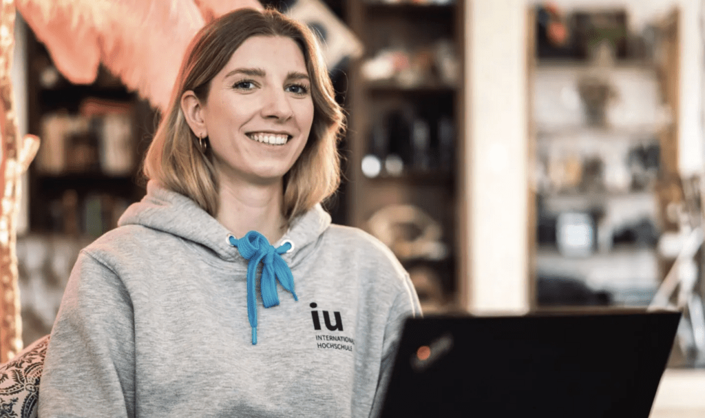 Headerbild IU Internationale Hochschule