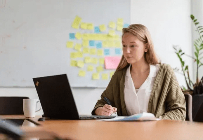 Headerbild IU Internationale Hochschule