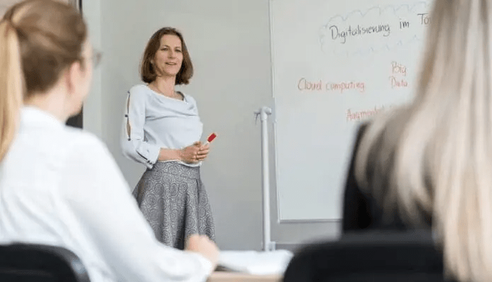 Headerbild IU Internationale Hochschule