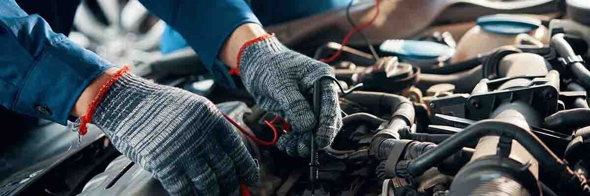 Kfz Prüfingenieur in Werkstatt