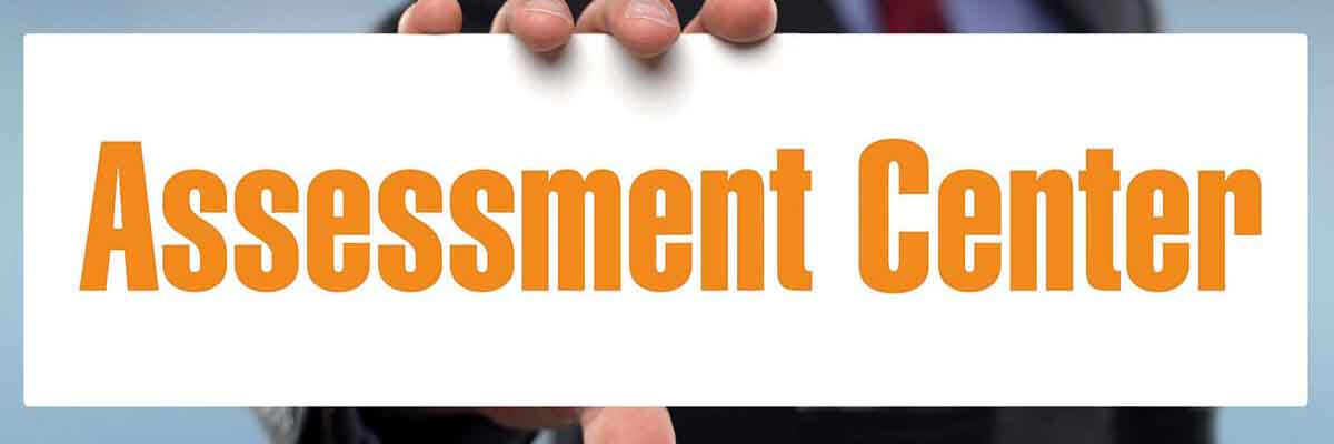 Schild mit der Aufschrift Assessmentcenter