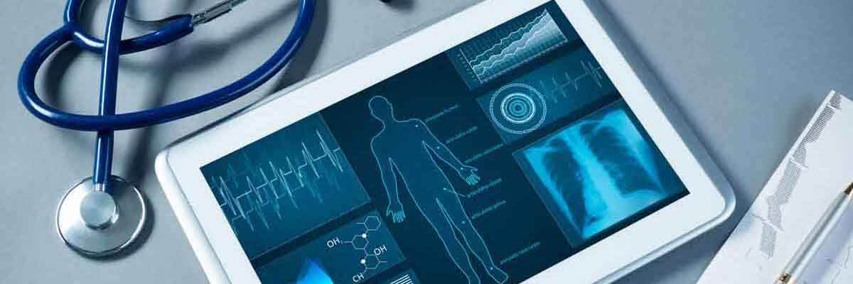 Tablet zeigt Diagramme zur Gesundeit des Patienten