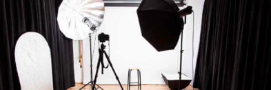 Fotostudio mit Kamera und Lichtern