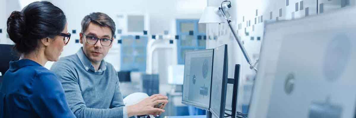 Mitarbeiter in Bürogebäude