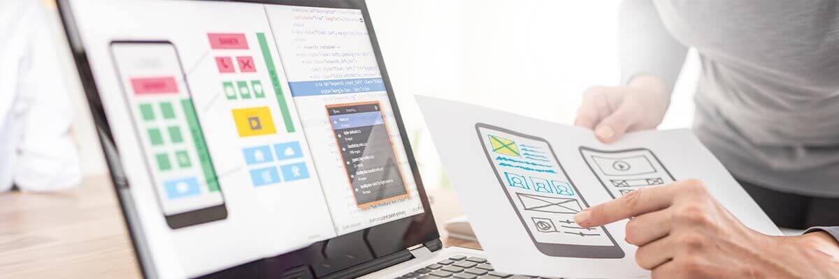 UX Designer erstellt Mockup